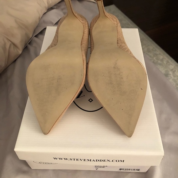 Steve Madden “Helix” Nude Heels - Picture 4 of 7